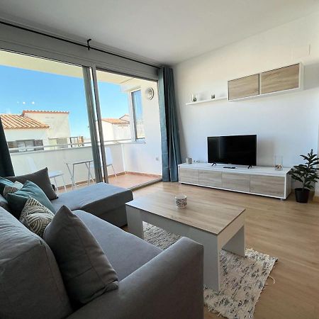 2-Bedroom Brand New Apartment Steps From The Beach Llança Exterior foto