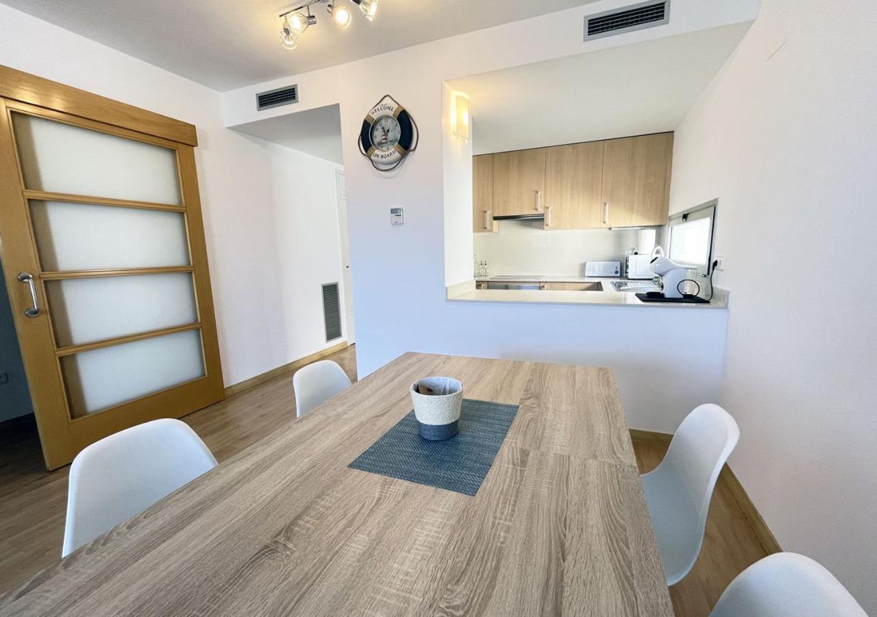 2-Bedroom Brand New Apartment Steps From The Beach Llança Exterior foto