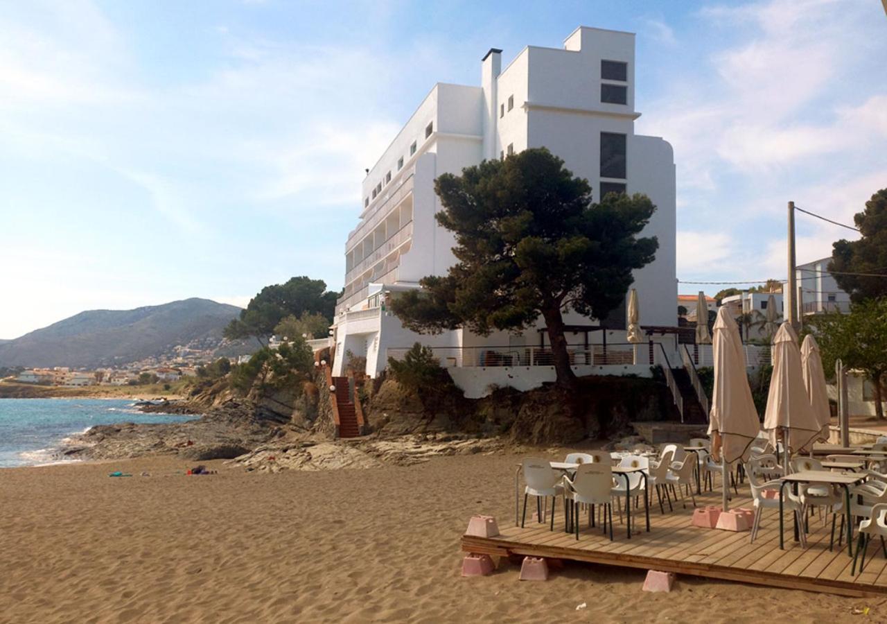 2-Bedroom Brand New Apartment Steps From The Beach Llança Exterior foto