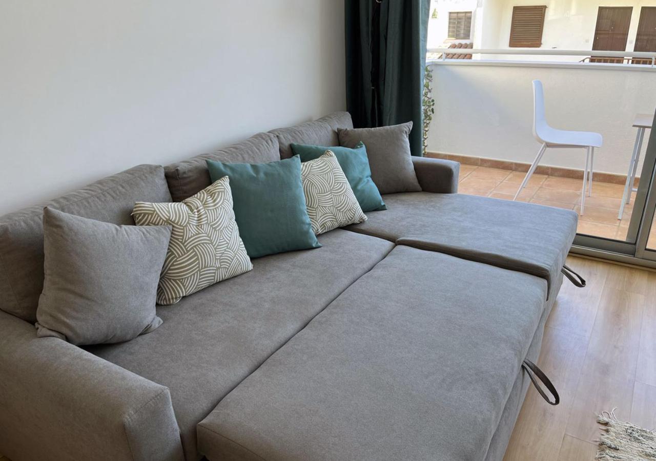 2-Bedroom Brand New Apartment Steps From The Beach Llança Exterior foto
