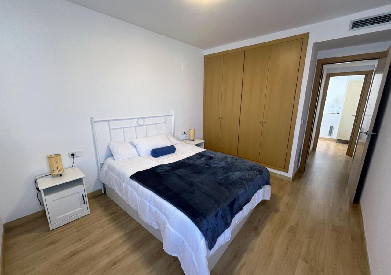 2-Bedroom Brand New Apartment Steps From The Beach Llança Exterior foto