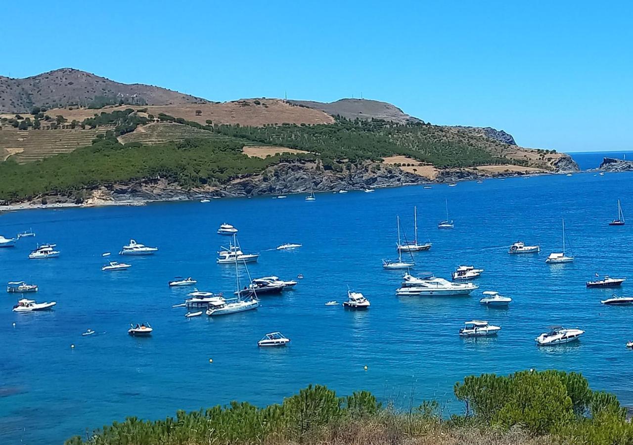 2-Bedroom Brand New Apartment Steps From The Beach Llança Exterior foto