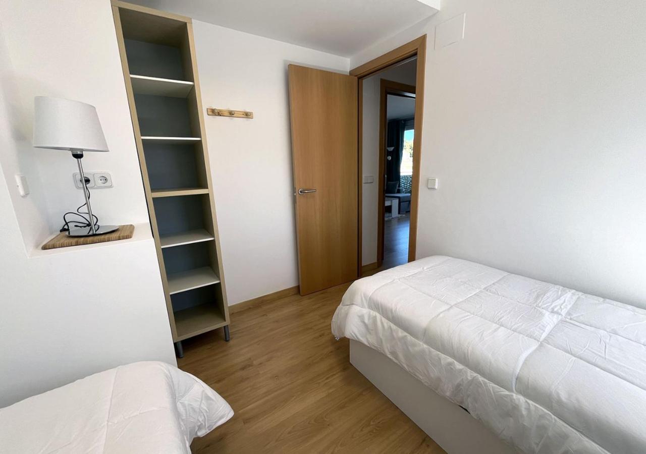 2-Bedroom Brand New Apartment Steps From The Beach Llança Exterior foto