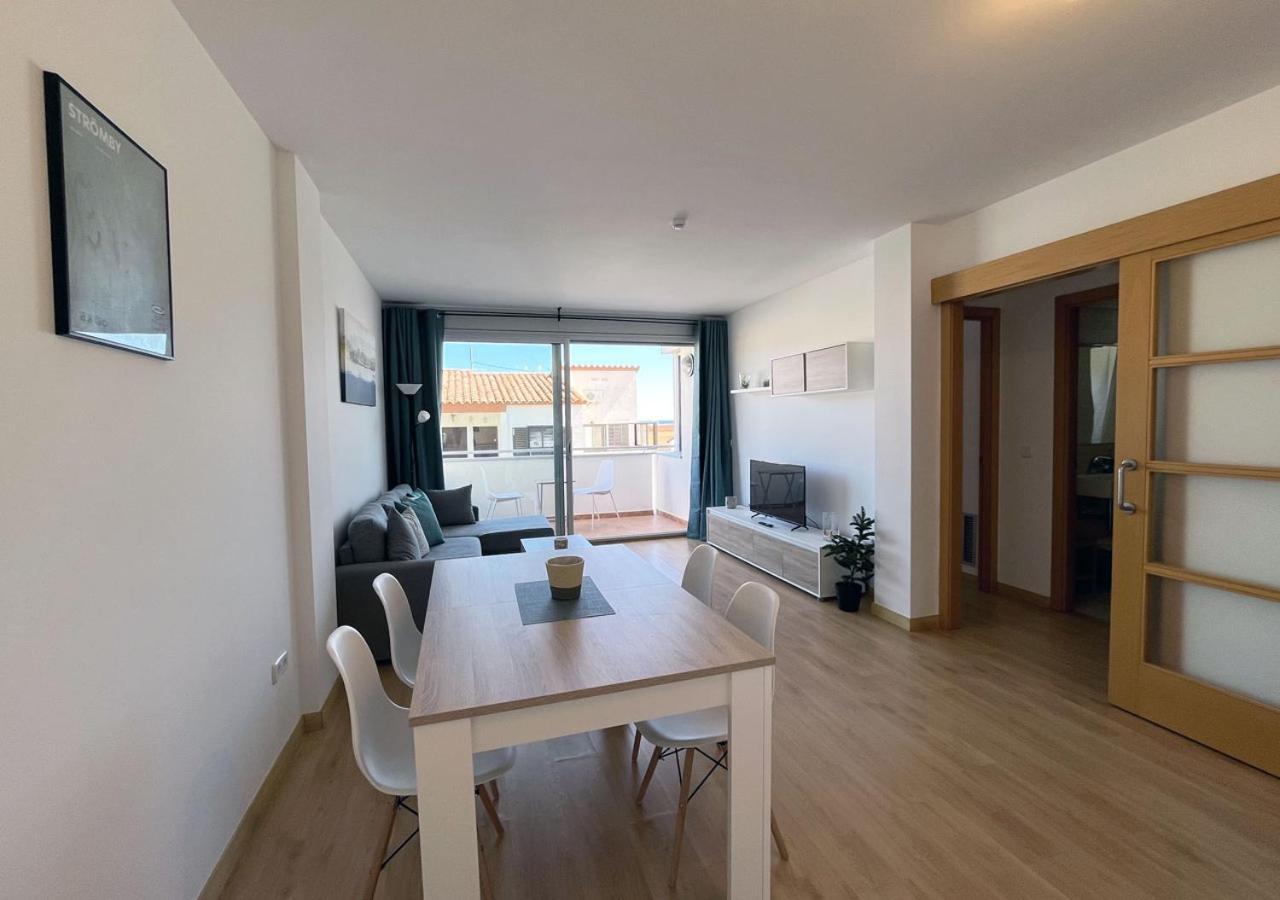 2-Bedroom Brand New Apartment Steps From The Beach Llança Exterior foto