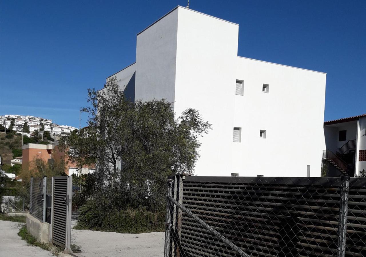 2-Bedroom Brand New Apartment Steps From The Beach Llança Exterior foto